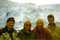 Am Aialik Glacier (8K)
