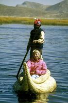 Im Schilfboot auf dem Titicaca-See