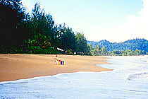 Morgens am menschenleeren Strand (5K)