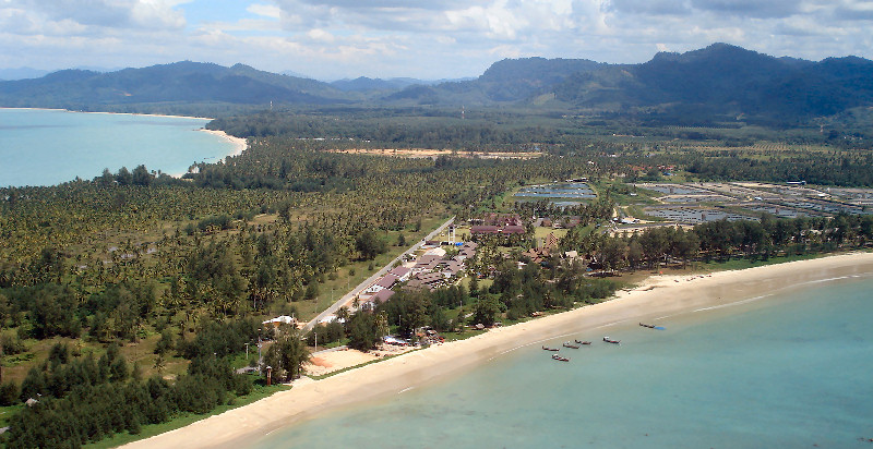 Pakarang Beach: Luftaufname Zentrum