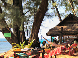 Green Beach: Beach with Thai Massage