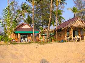 Sita Garden: Bungalows at the beach
